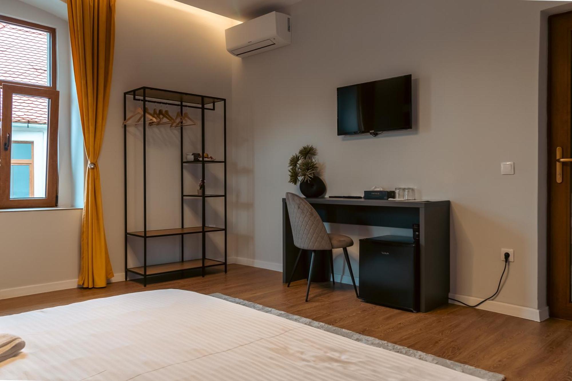 Epic Boutique Hotell Sibiu Exteriör bild